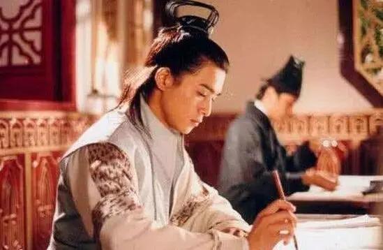 皇帝|秀才写了一句反诗，太守把他押送到京城，皇帝：松绑，赐官