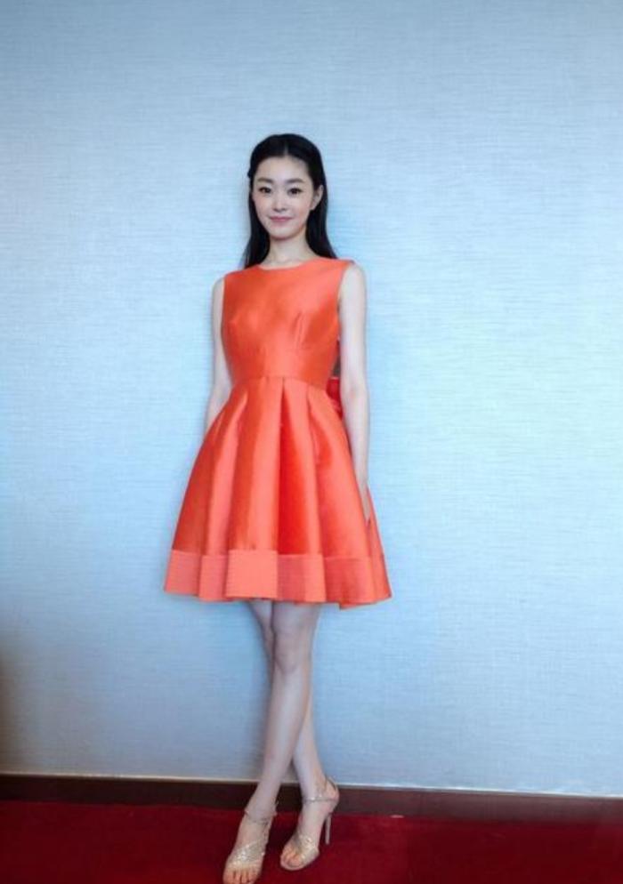 出演《红楼梦》,《山楂树之恋》的宋轶,性感脱俗,美腿又白又直