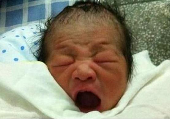 “最美宝宝”刚出生一周，靠颜值征服网友：像在娘胎里“整过容”