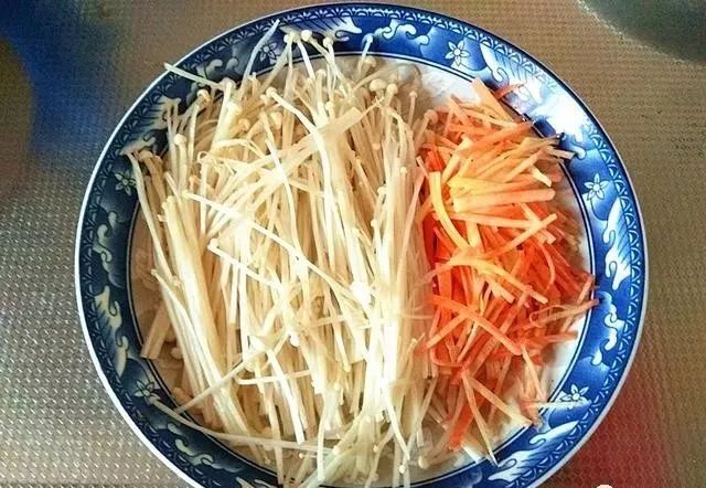 酸辣汤家常做法金针菇 eb98d84fc08b4743aa74bb4e673e7712.jpeg