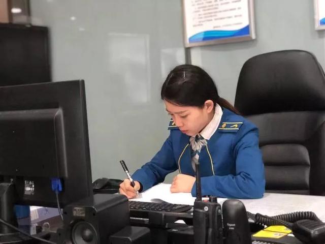 宋季承■这对夫妻时常“碰不上面儿”……,