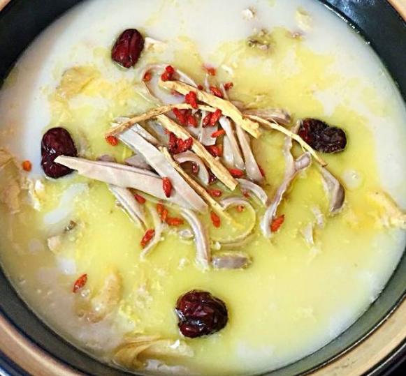 清炖鸡的家常做法和步骤 ff2a60ada9bd4e1fb5511239e52416ab.jpeg