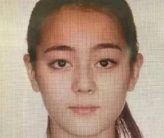 原来迪丽热巴长这样卸掉浓妆回归素颜看了证件照你们就明白