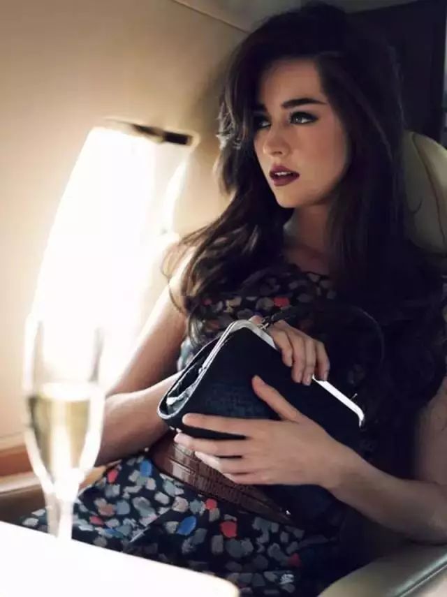 各个年龄段的女人喜欢什么样的 154517a476444a569d001caaf1f4debd.jpeg