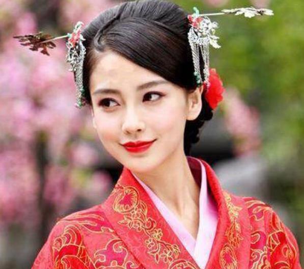 女星古装红衣红唇,杨幂美的犯规,唐嫣调皮可爱!