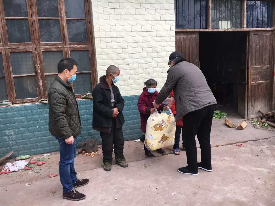 自疫情发生以来,慈利县人民检察院驻杉木桥镇的四名扶贫村第一书记