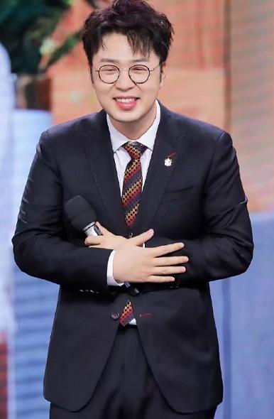 有种“整容”叫杜海涛为爱减肥，戴上眼镜判若