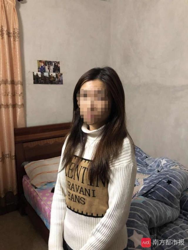 女子抓人口罩_戴口罩的卡通图片(2)