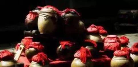 盗墓|盗墓界清流：不拿墓中宝贝，只与墓中女主人共眠，喝墓中封酒