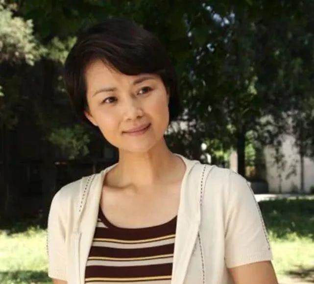 国家一级演员茹萍,33岁带7岁女儿嫁二婚老公,今53岁幸福不已!