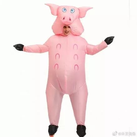 笑着哭了，一女子穿成长颈鹿去医院挂号，竟是