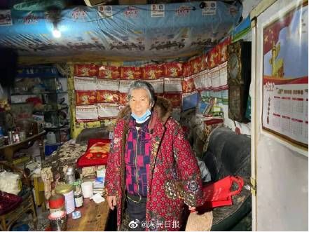 诈骗国难财的明星，捐空家底的贫困老人