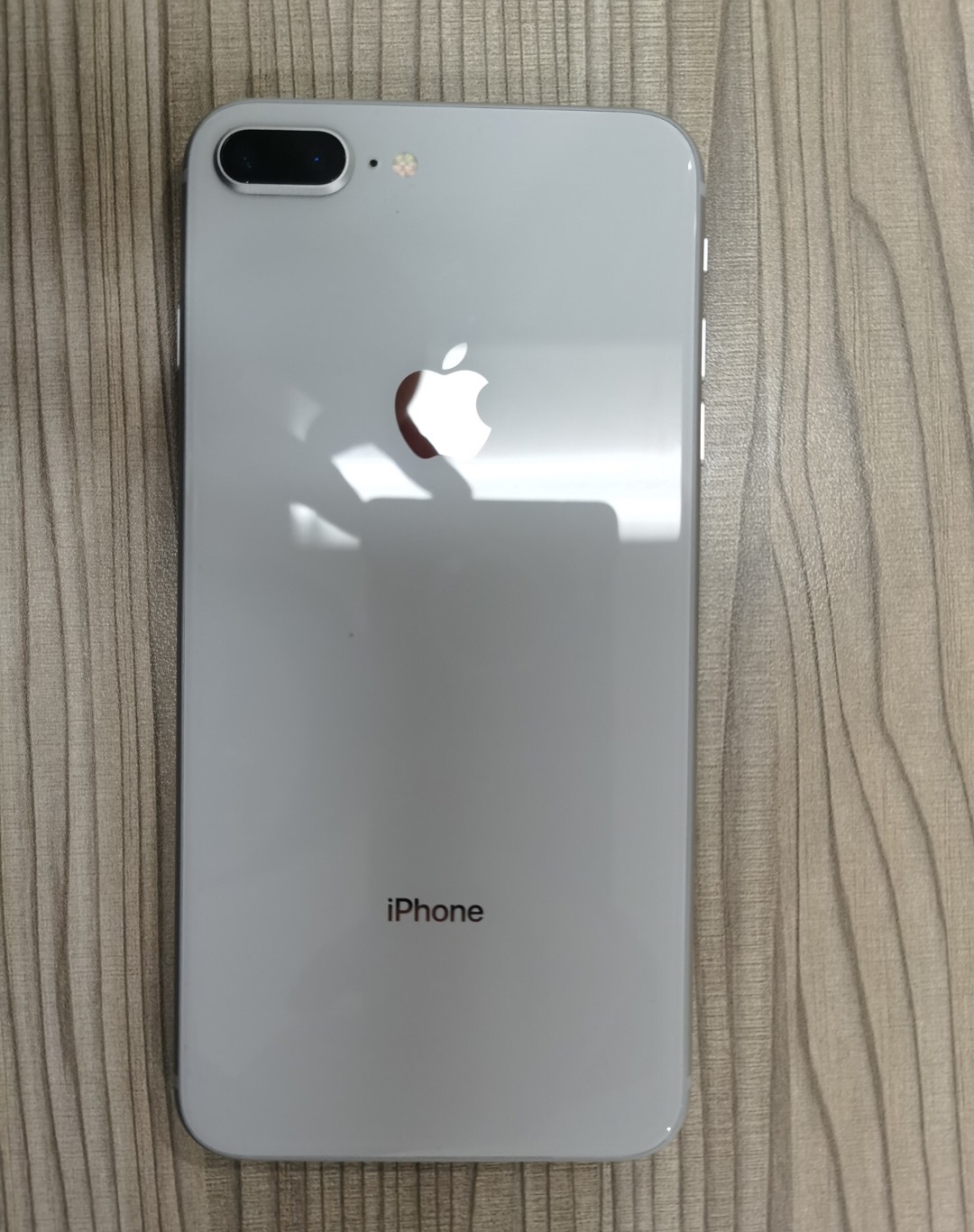 网友花2700元买官换iphone8plus,结果收到货是这样的.