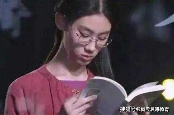 清华才女武亦姝，被吐槽身材好颜值低，网友反驳：才华可碾压颜值