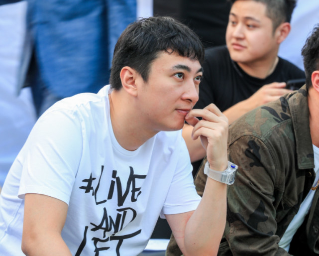 为什么这么多人喜欢陈震 c53ee513f987496bb5d67ad81b8dfe7e.jpeg