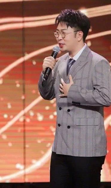 有种“整容”叫杜海涛为爱减肥，戴上眼镜判若