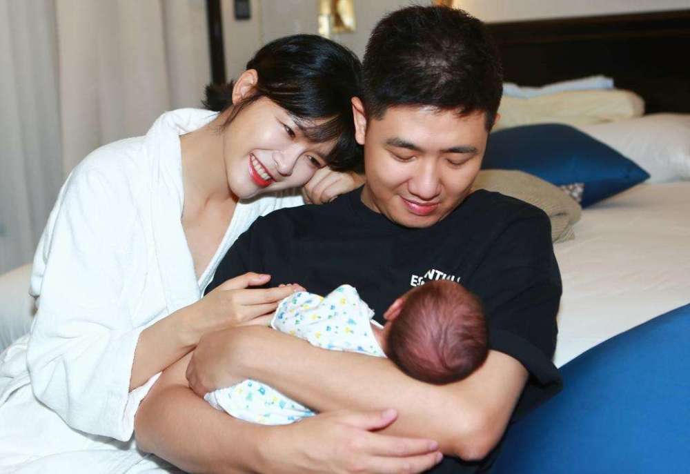 直男示爱方式让人笑喷！李艾吐槽老公发7个红包