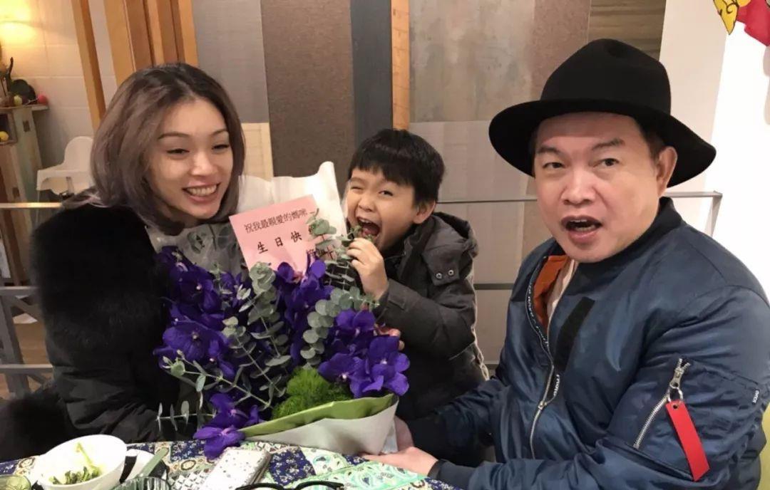 原创51岁康康喜得爱女，小18岁娇妻太爱美，进产房都不忘化浓妆