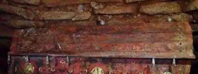 盗墓|盗墓界清流：不拿墓中宝贝，只与墓中女主人共眠，喝墓中封酒