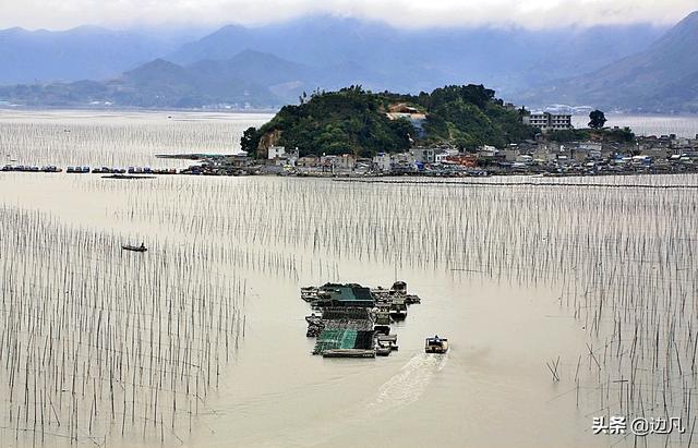 沙江镇离霞浦县城大约30公里,拍s湾最佳地点在霞浦二中的教学楼楼顶上