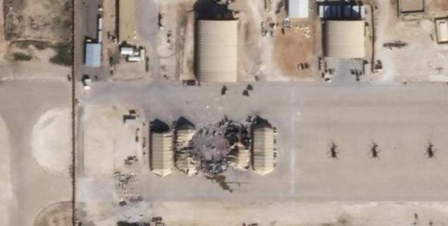 美国驻伊军事基地又被打了:数十枚火箭弹覆盖基地,炸死多名美军
