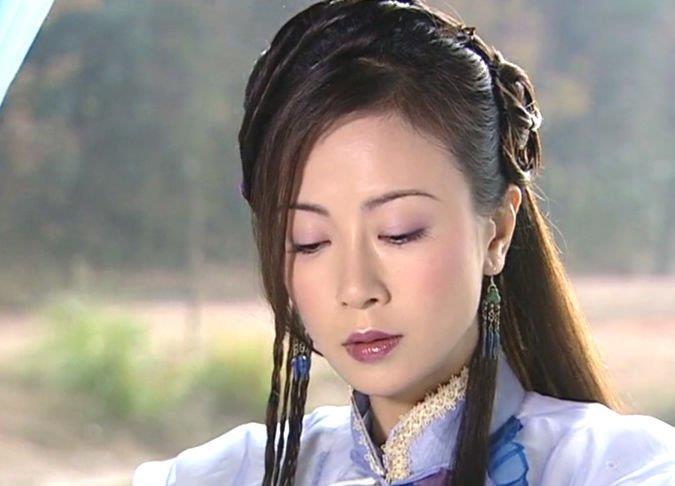 14年前袁洁莹扮演水妃艳千金小姐装扮很古典侠女装扮很清纯