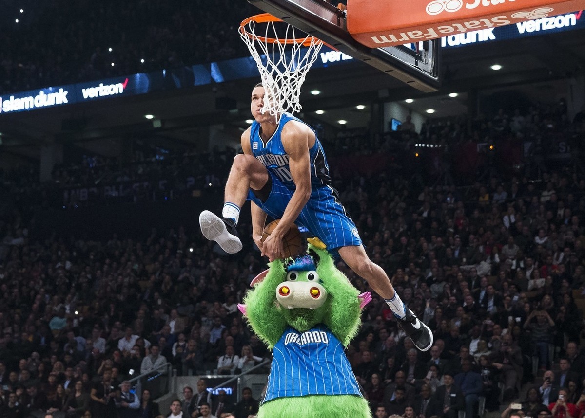 跨奥尼尔,飞汽车!回顾往年nba扣篮大赛高能瞬间