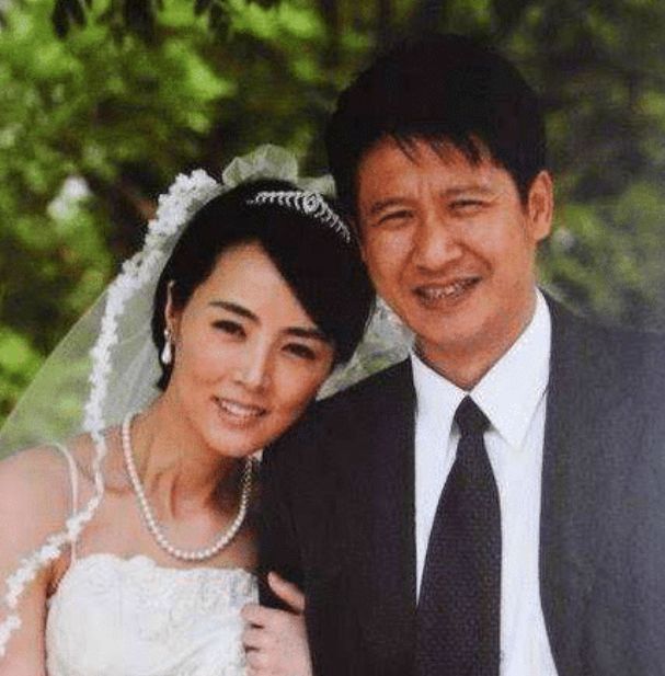 16年龍套37歲成名, 因無能被前妻拋棄, 如今娶「北方張曼玉」 娛樂 第4張