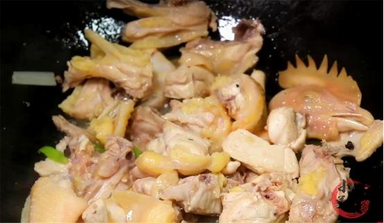 炒鸡肉，万万不要直接焯水，教你正确做法，鸡肉鲜嫩入味还不发柴