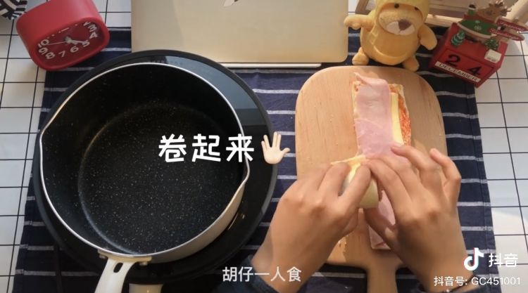 分钟,新鲜的吐司卷就出炉啦～好啦,大北妞压箱底的食谱都安利给大家了