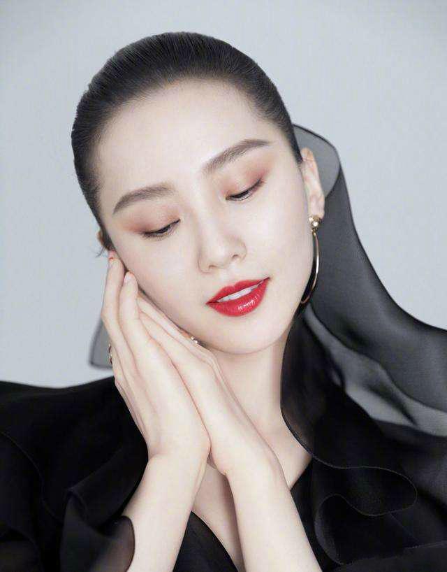 女星比美全靠鼻子?董洁太优越,热巴嫌弃自己,