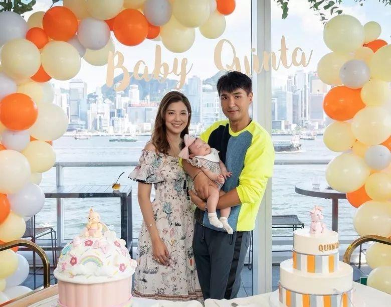 原创陈展鹏初为人父很宠女儿平日只顾与女儿玩单文柔自认地位下降