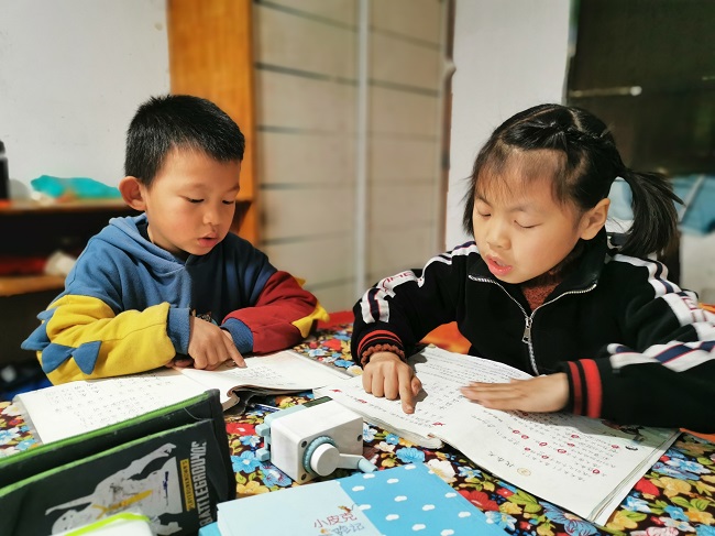 “停课不停学”，这个地方提倡不打卡、不拍照、不要家长助教