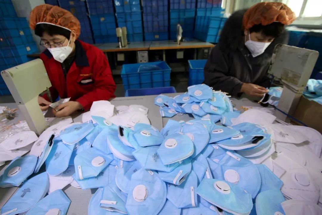 寒国人口罩_戴口罩的卡通图片(2)