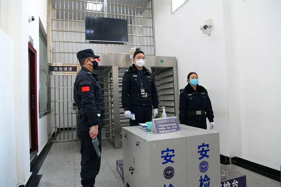 川中监狱特警队党支部以"来之能战,战之必胜"的特警独有风格,积极