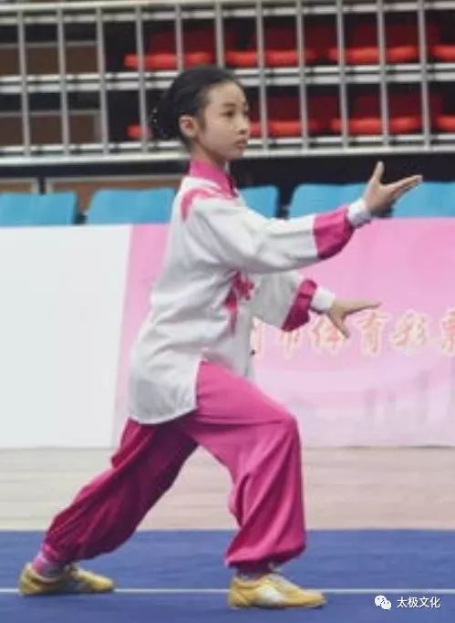 怎么练习走太极步 07596fdc4ada4cdd9f05ad62cd3d30c6.jpeg