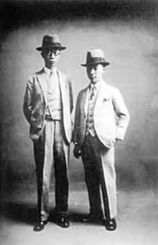 因为|周总理对客人说溥仪: 这是中国以前的皇帝, 溥仪一听赶紧补了一句