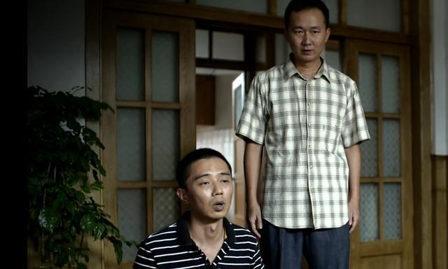丁家满是不孝子孙，老丁入土儿女都没来全，要