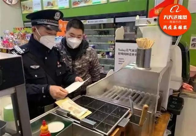 母亲去世,民警跪地朝家的方向磕了三个响头_陈德春