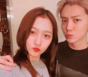 鹿晗太会找女朋友了,关晓彤才貌双全,如今化身下厨给鹿晗做菜