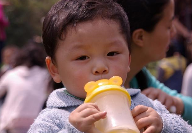 樱桃育儿经■忠告：3种水果建议家长给孩子煮着吃，养护脾胃，让孩子少生病