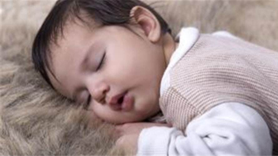 7个月大的宝宝窒息而亡，别让孩子经常这样睡觉，否则后果严重