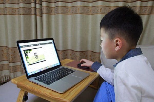 原创学校“停课不停学”，家长却犯了难，集体发声：求放过幼儿园！
