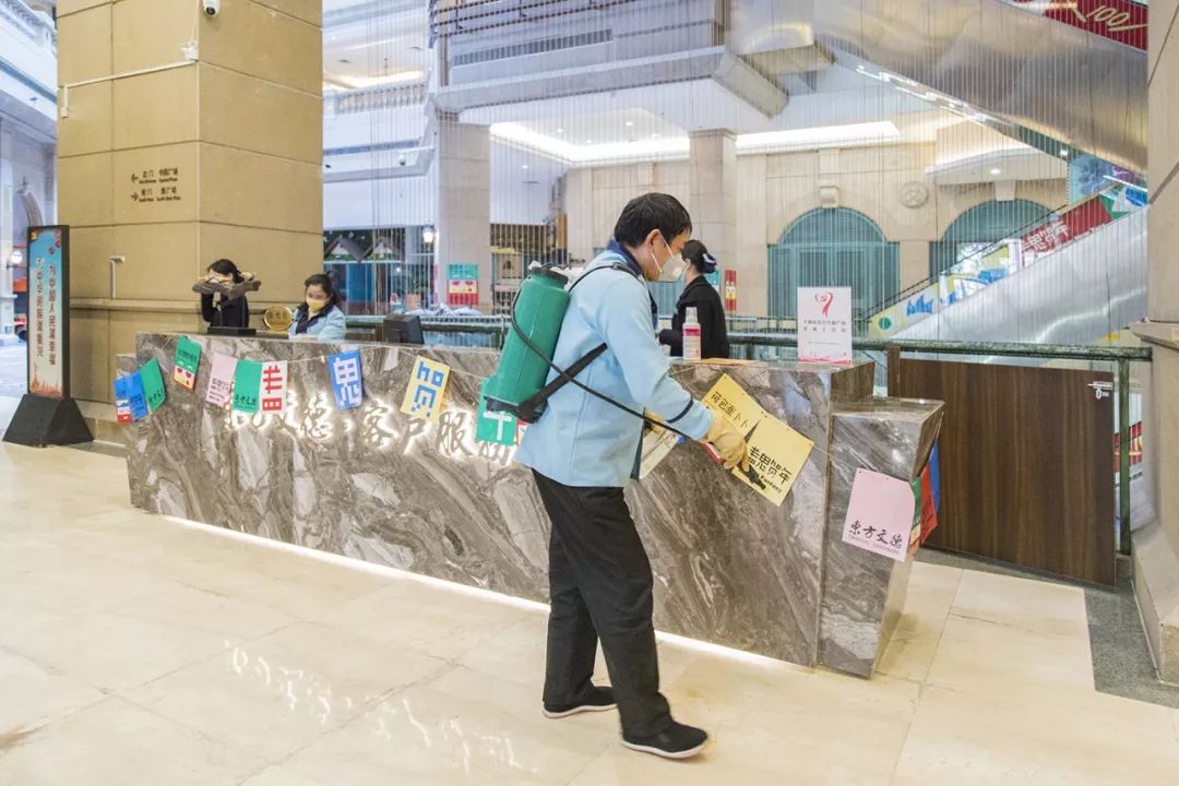 《市民健康防护指引》和《温馨提示》等,做好疫情宣传工作