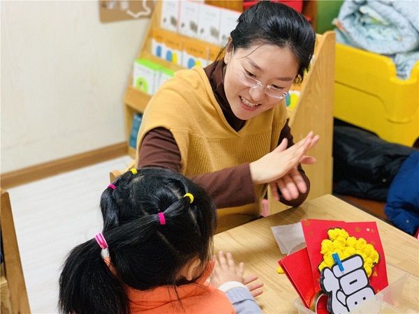 原创学校“停课不停学”，家长却犯了难，集体发声：求放过幼儿园！