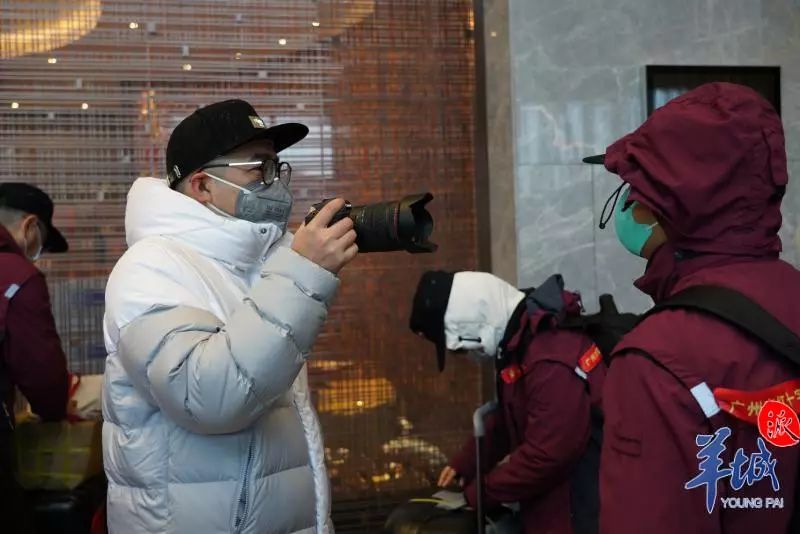 关注五位新闻记者的逆行我在现场记录荆楚大地的冷与暖