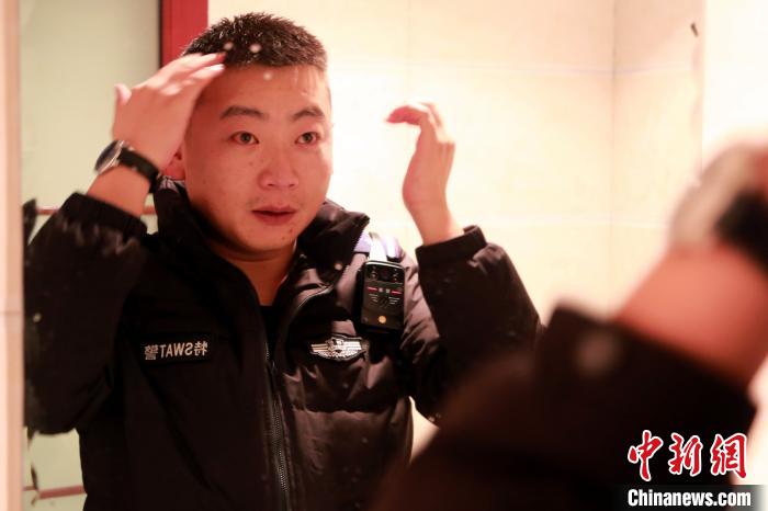 剪发视频男托尼老师 e79a074ea917424095cf20b4574b0386.jpeg