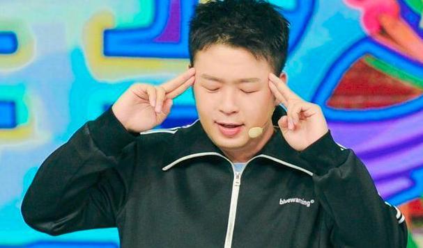 低调主持人，梁田用高情商缓解何炅情绪，还有