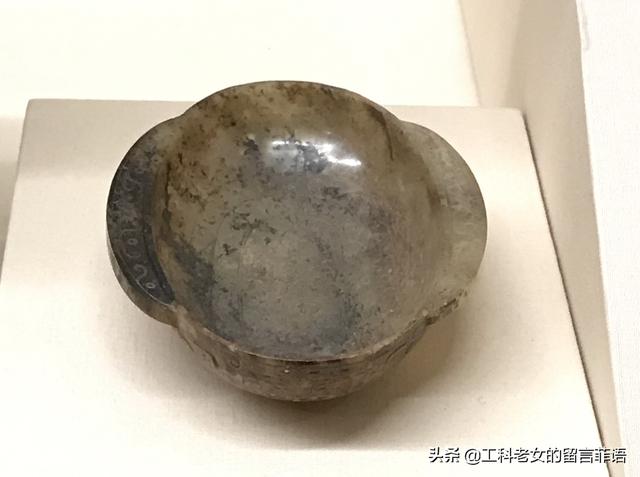 死人口含玉