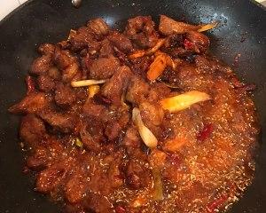 红烧牛肉,月薪2w的饭店大厨常用做法,广受大众的喜爱